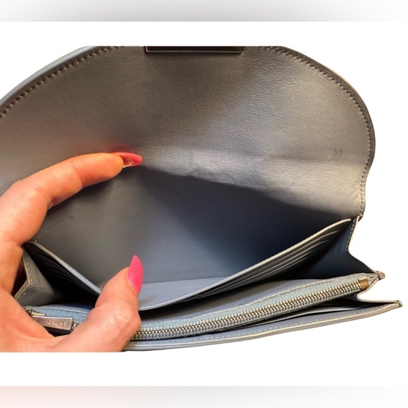 CELINE RARE LARGE PERIWINKLE PEBBLED LEATHER WALLET - Picture 4 of 15